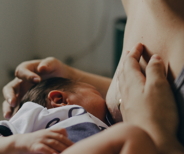 Helpful-breastfeeding-tips-for-new mom-dazzling-Insights-1